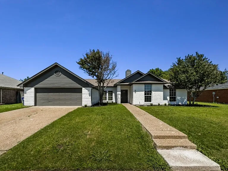 116 Princeton Cir — Photo 2