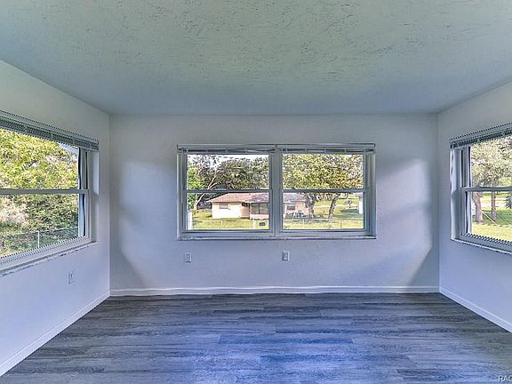 5th image of 202 S Lee St