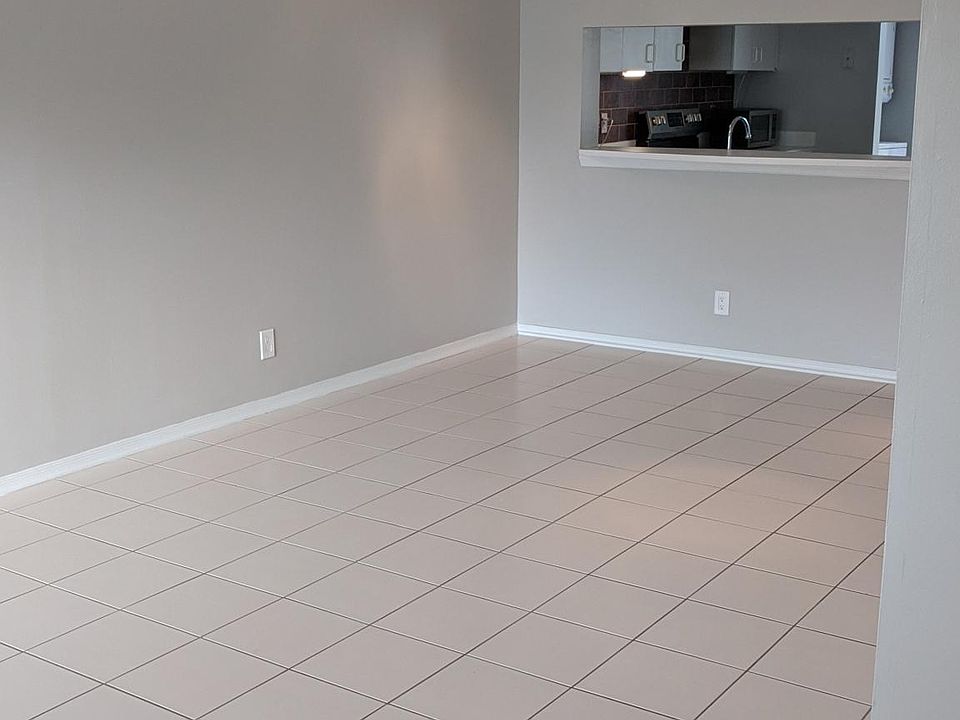 1st image of 16719 Hemingway Dr