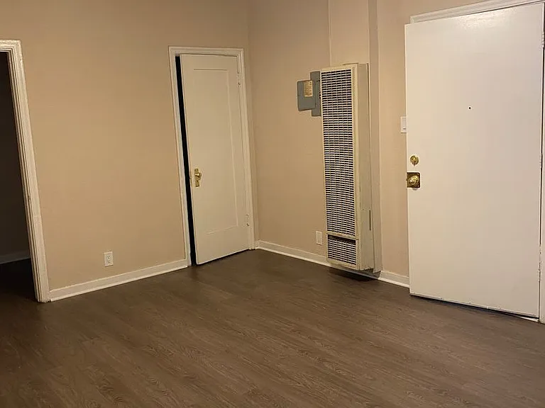 461 W Colorado St — Photo 9