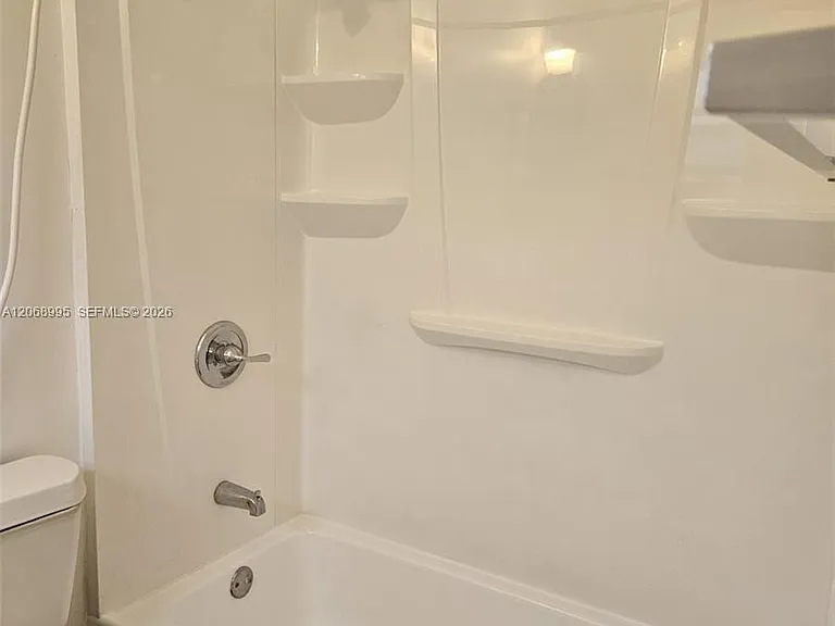 1008 NE 34th Ct #A — Photo 6