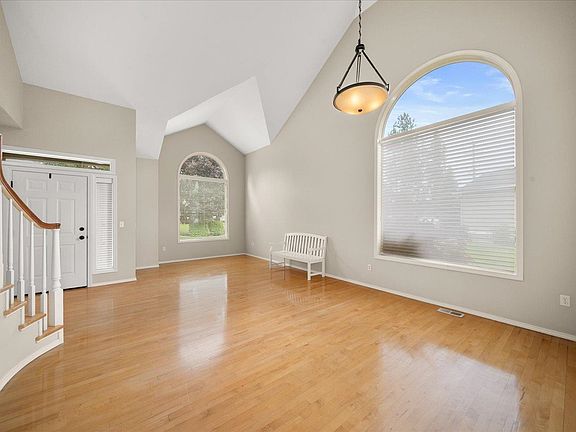 5th image of 1816 S Viewcrest Ln