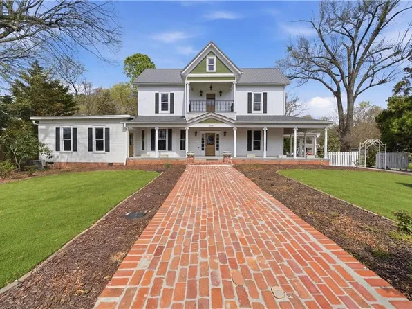 108 King St, Adairsville, GA 30103