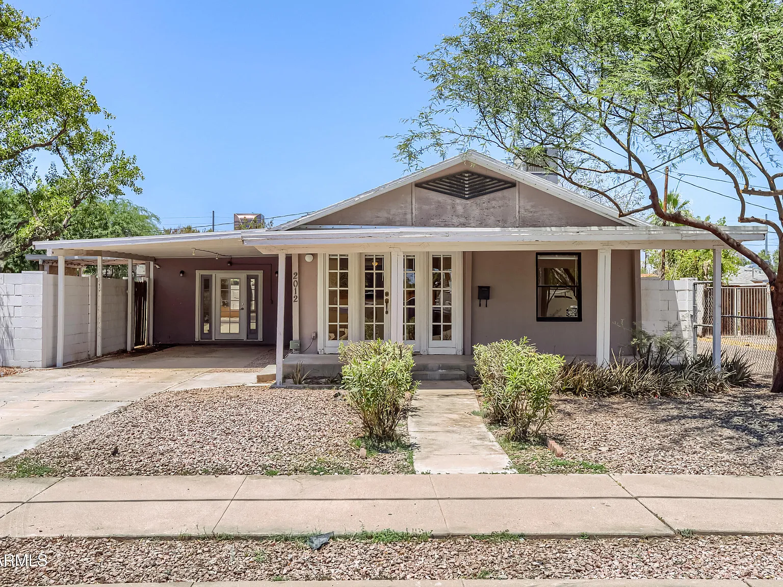 2 bed, 1.0 bath, 1300 sqft, $2,000 — Photo 1