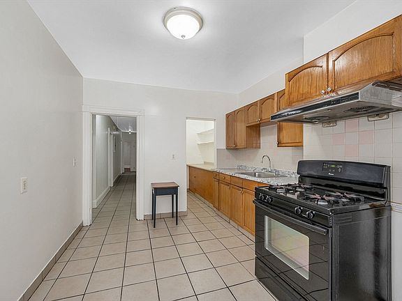 2nd image of 884 Huntington Ave