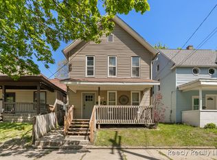 19 Palmer St NE, Grand Rapids, MI 49505