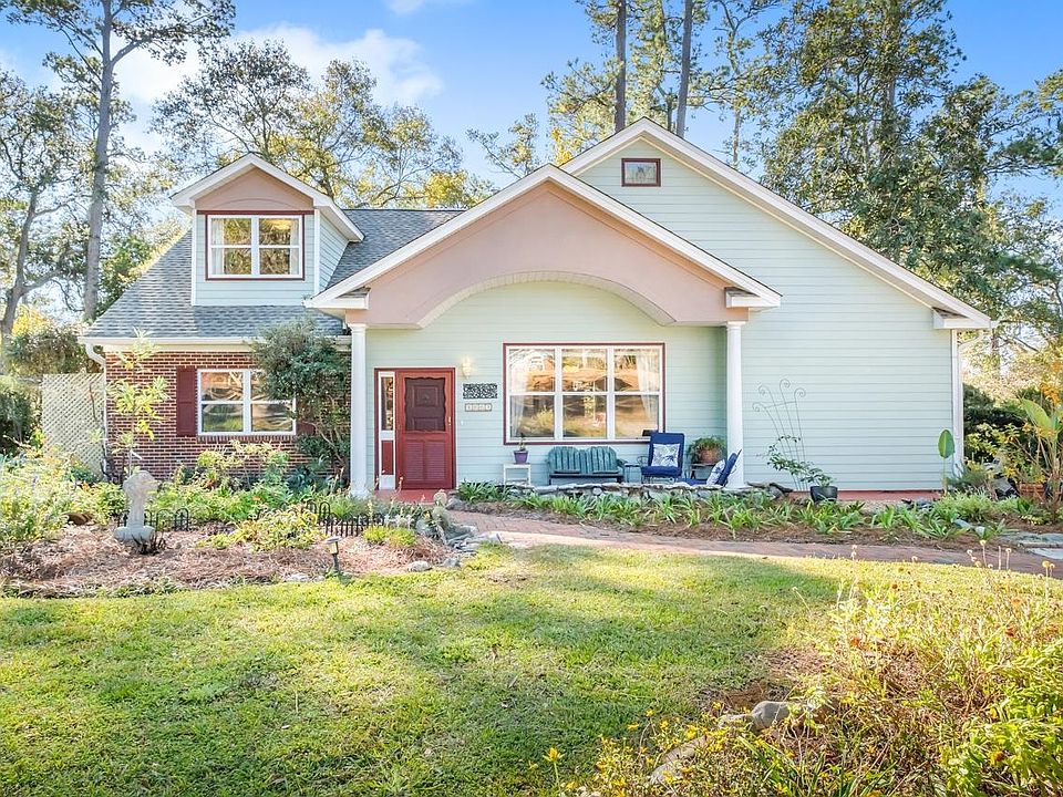 1st image of 1003 Maple Dr