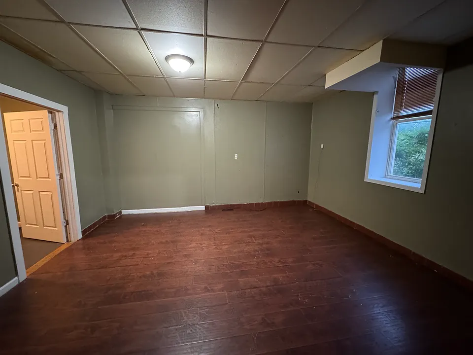 460 Broad St #6