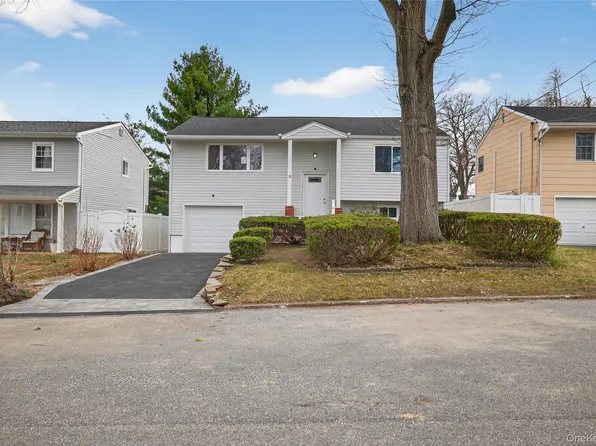 15 Lindsay Street, Huntington, NY 11743