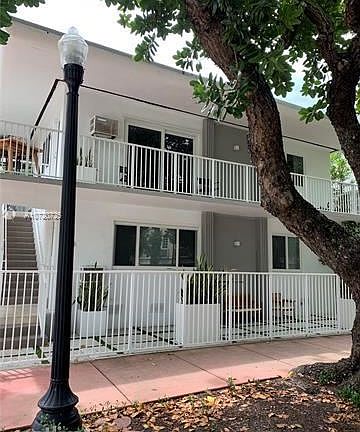 2nd image of 224 Meridian Ave APT 1