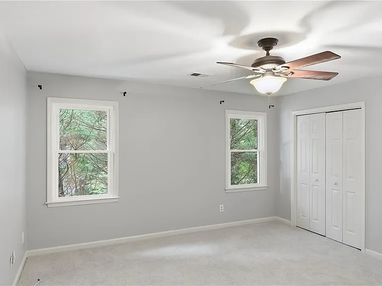 4563 Fountain Dr NE — Photo 26