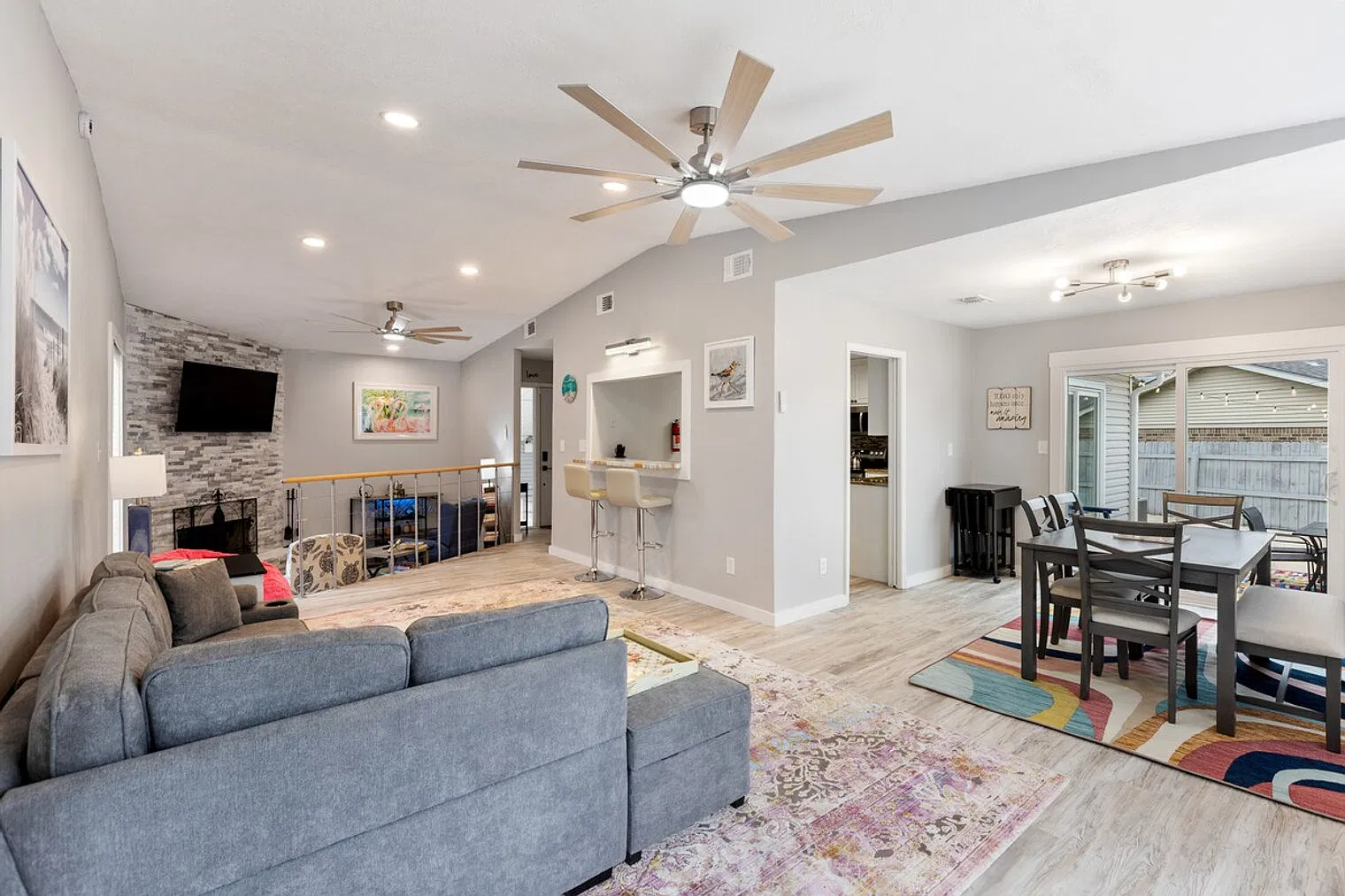 4 bed, 3.0 bath, 1550 sqft, $3,759 — Photo 2