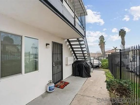 4th image of 829 Grand Ave