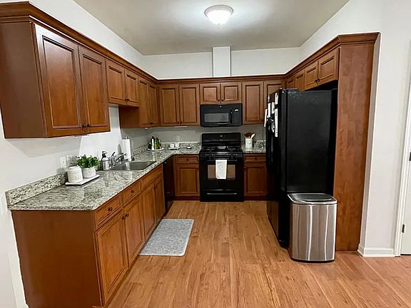 3rd image of 210 9th St APT 16