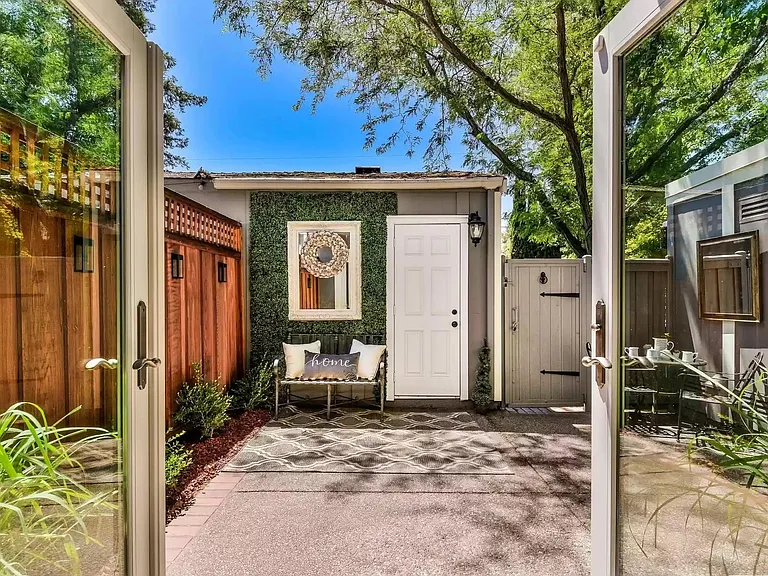 567 Sycamore Cir — Photo 3