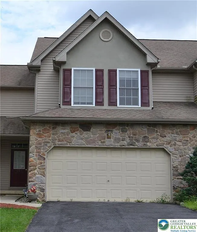 3 bed, 2.5 bath, 1716 sqft, $2,599 — Photo 1