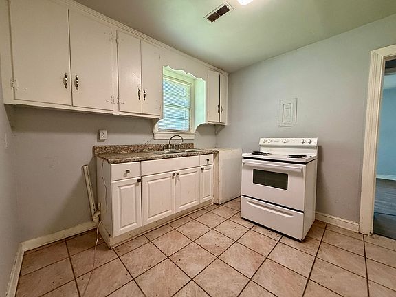 5th image of 1814 English St