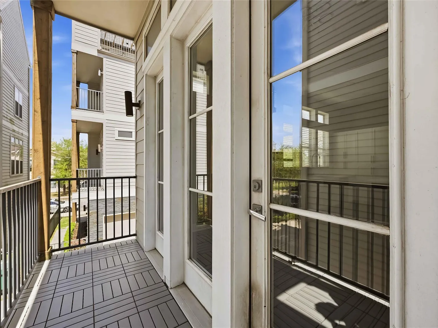 3 bed, 3.5 bath, 1937 sqft, $2,750 — Photo 3