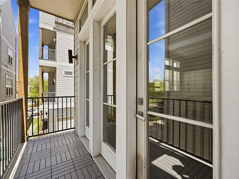 708 Schwartz St — Photo 3