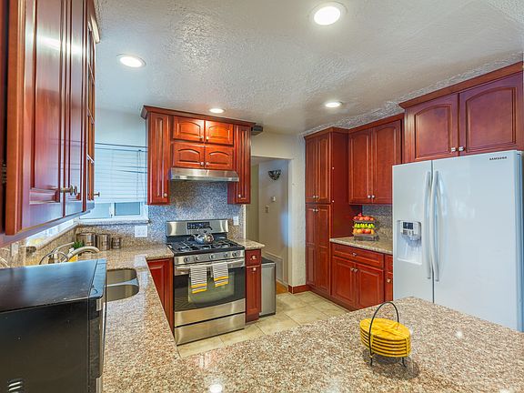 3rd image of 1296 Pellier Dr