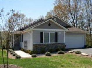 130 Drexel Farm Dr, Hendersonville, NC 28739
