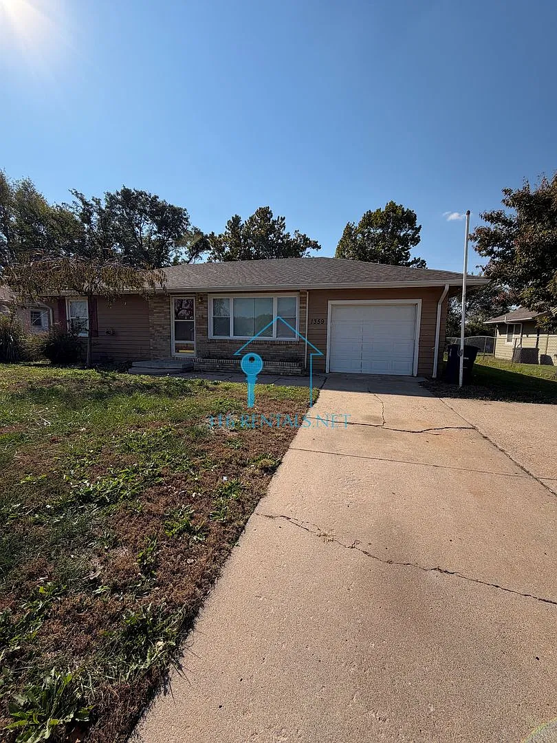 Two bed one bath available now! — Photo 1