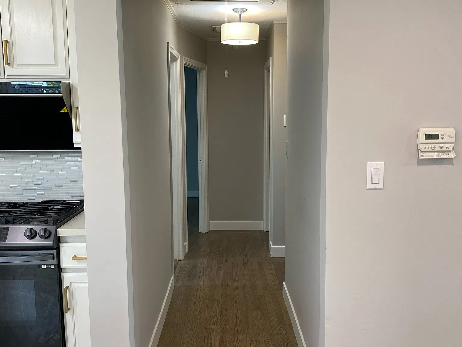 3 bed, 920 sqft, $4,300 — Photo 4