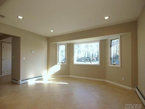 4th image of 16 Field Daisy Ln