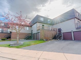 777 Golfview Dr, Roselle, IL 60172