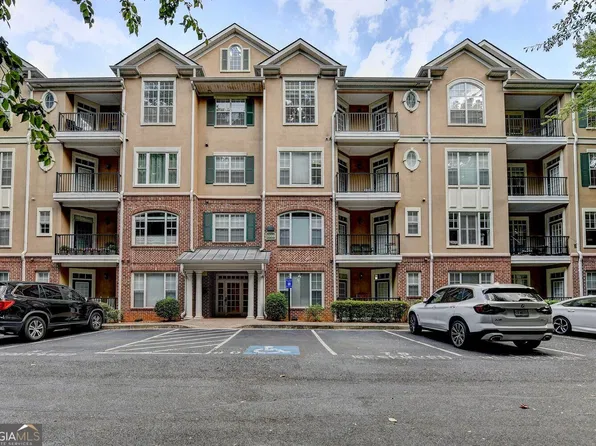 2202 Stratford Cmns, Decatur, GA 30033