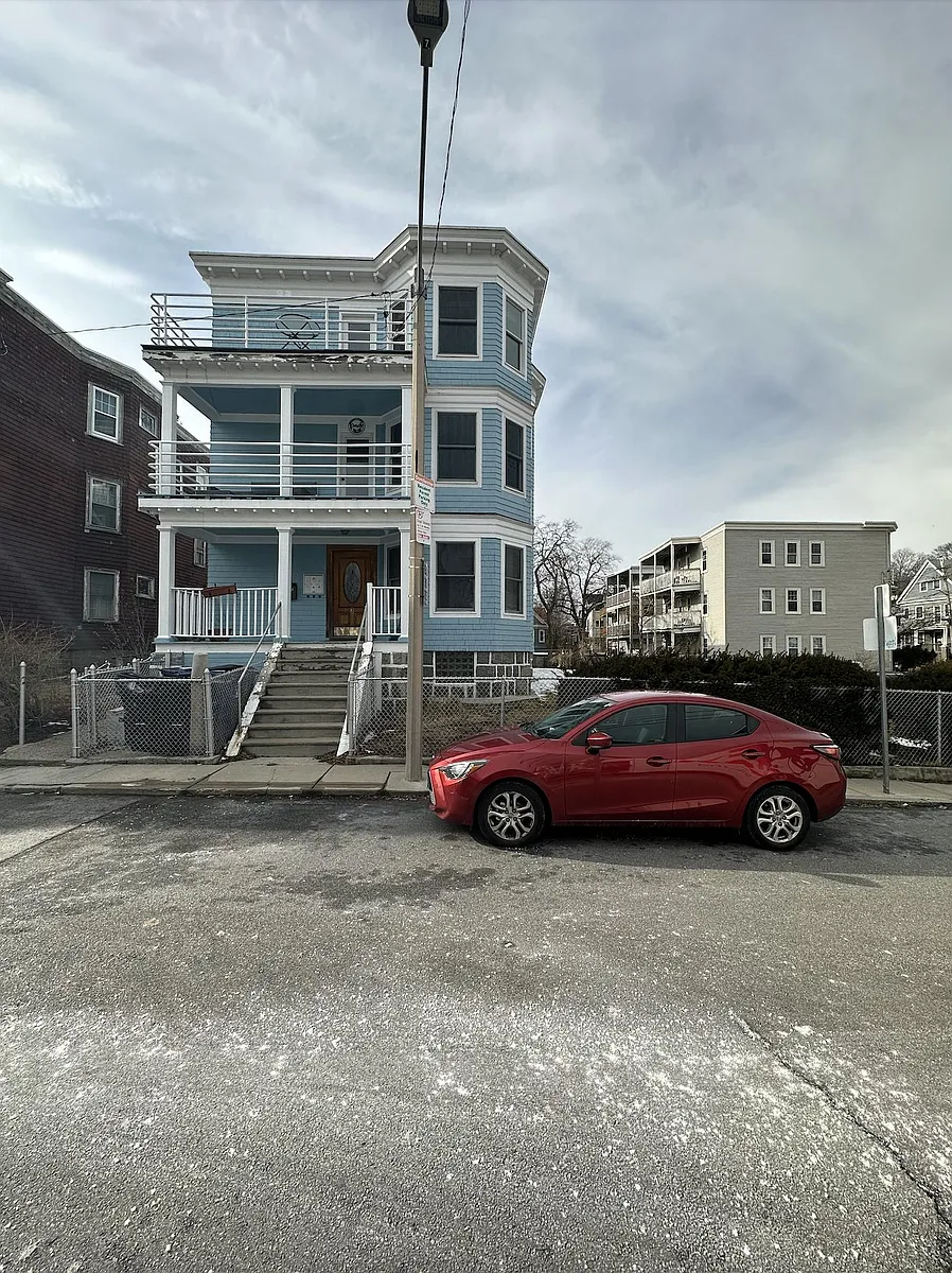 Building Photo - 3 Bayside St #3