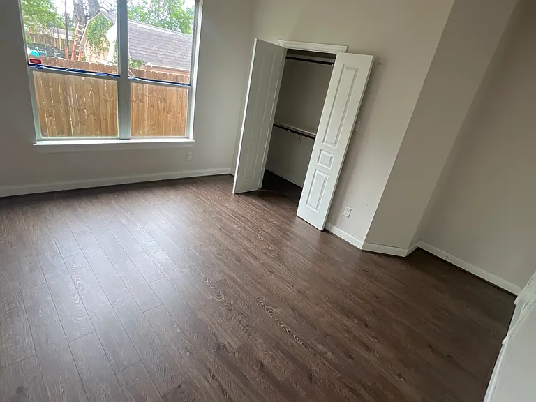 2305 Lorraine St — Photo 15