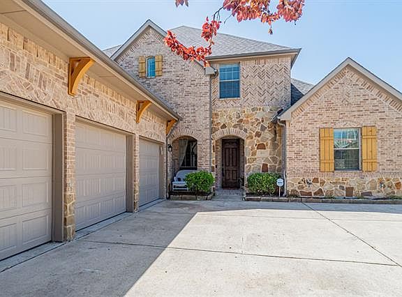 2nd image of 833 Moss Cliff Cir