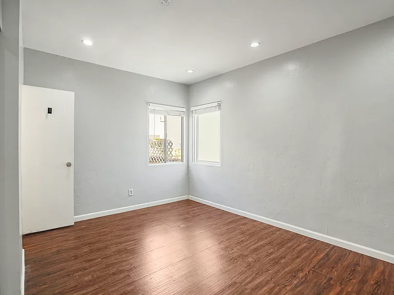 2251 Felspar St — Photo 32