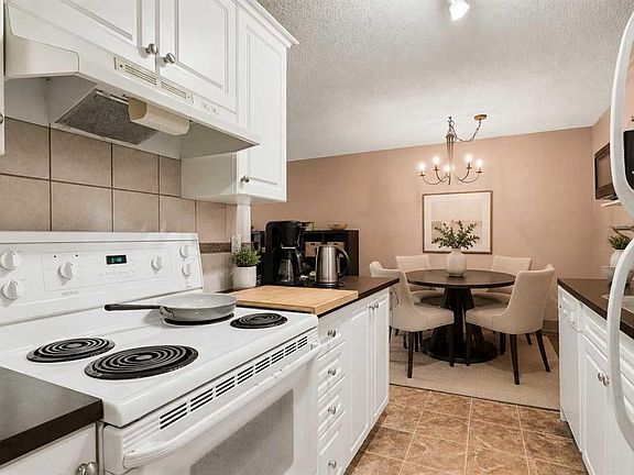 3rd image of 835 N 19th Ave SW #202