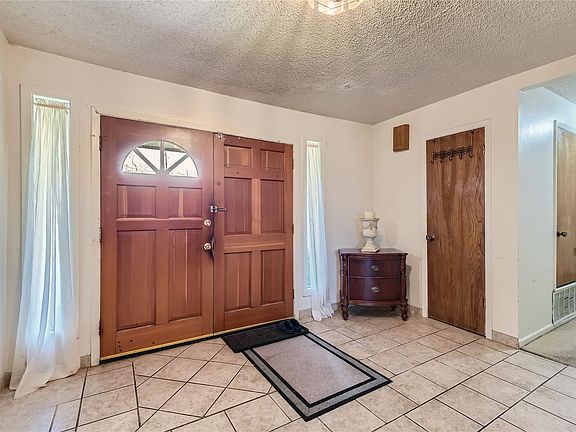 4th image of 208 Kristi Ln