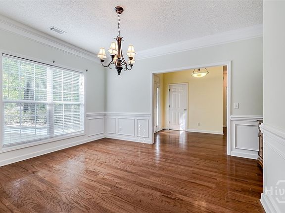 5th image of 304 Erin Court