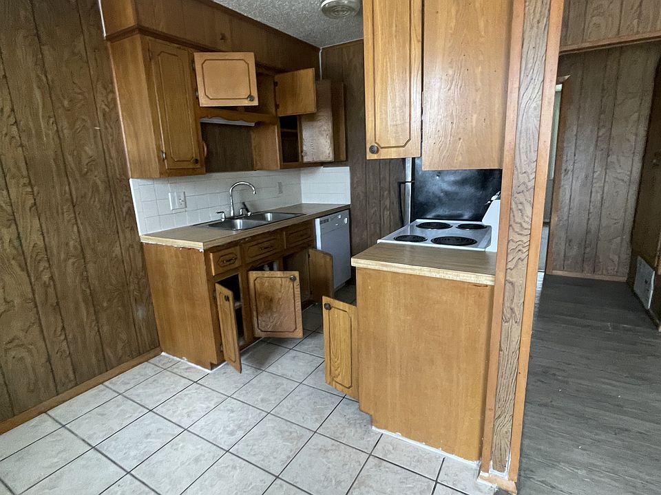 2nd image of 601 NW J St #15