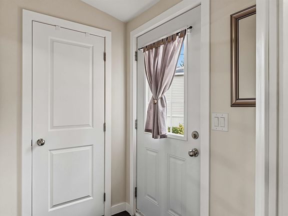 4th image of 83 Cedarwood Cres