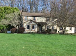 6 Maplegrove Dr, Churchville, NY 14428