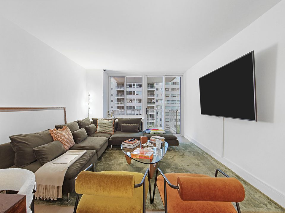1st image of 220 E 65th St APT 10M