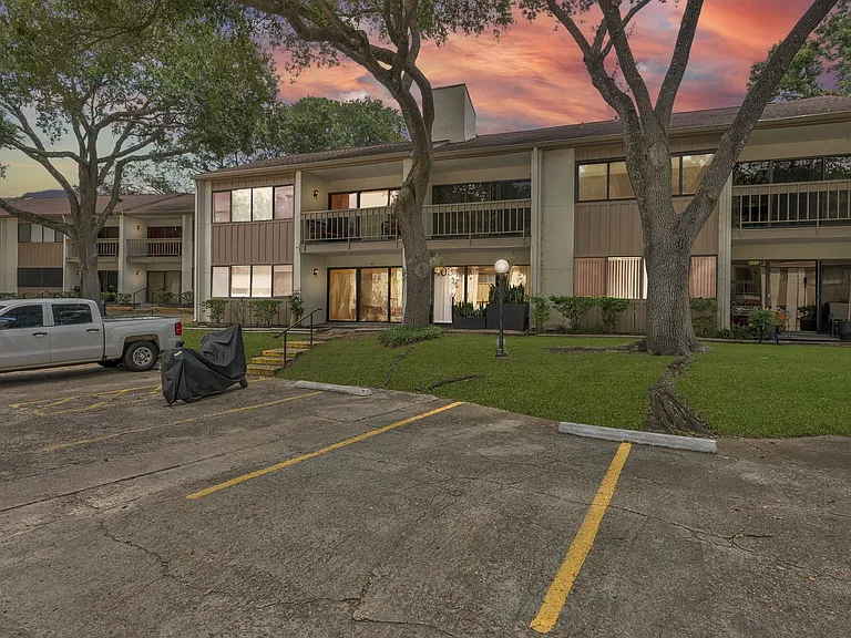 12100 Melville Dr #403D — Photo 36