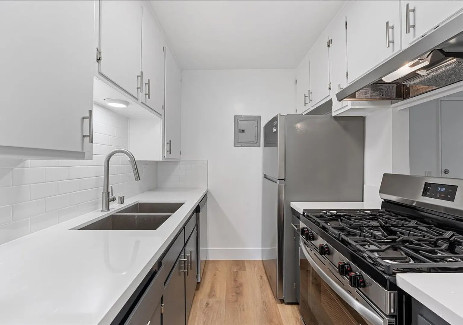 Beautiful Highland Park apartment with a balcony! — Photo 2