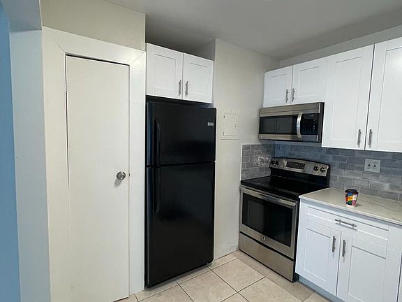 3rd image of 909 NW 30th Ct #3