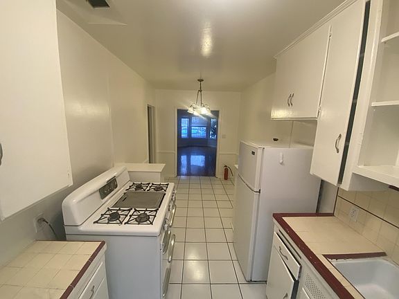 4th image of 618 S Cloverdale Ave #620
