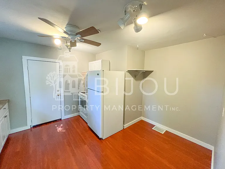 238 N. Prospect St — Photo 5
