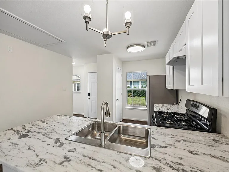 6106 Settlers Lake Cir E — Photo 6