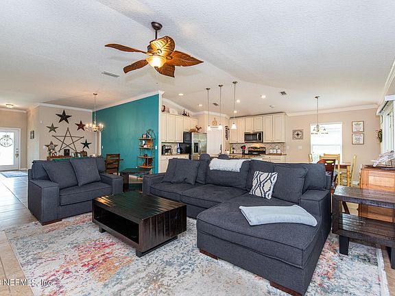 2nd image of 258 Parkwood Cir
