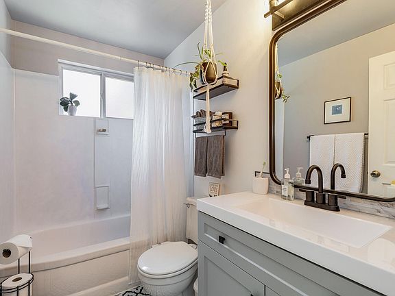 4th image of 10907 NE 133rd St
