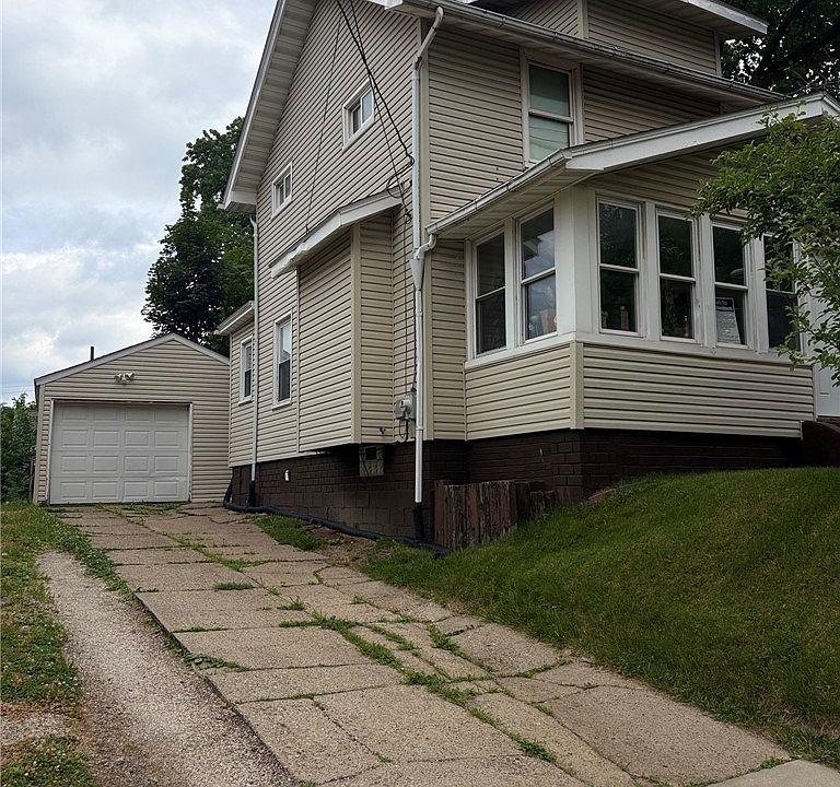 2nd image of 2815 11th St SW